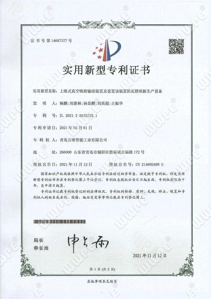 Upper suction type vacuum adsorption conveying device and corrugated cardboard production equipment equipped with the device